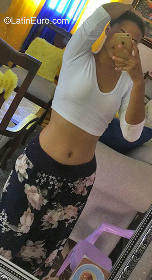 Date this lovely Colombia girl Winifel from Santo Domingo CO31249