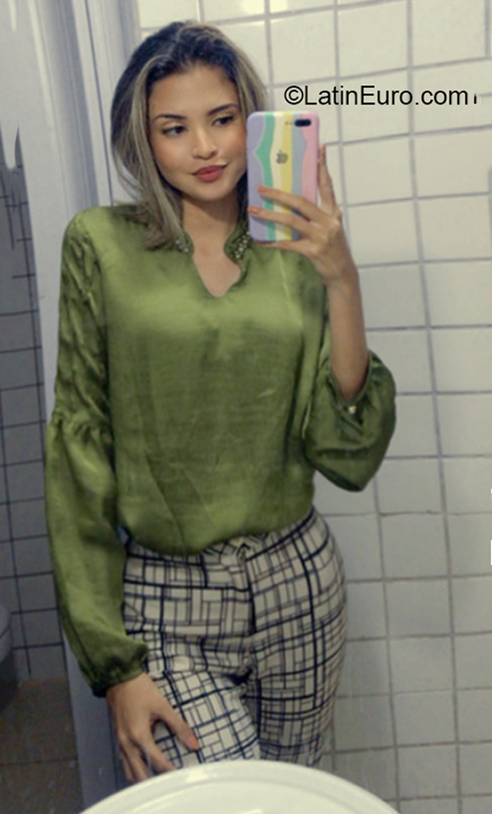 Date this athletic Brazil girl Nayra from Teresina BR11619