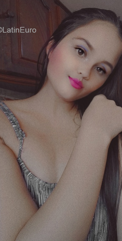 Date this cute Venezuela girl Camilahiollm from Valencia VE4147