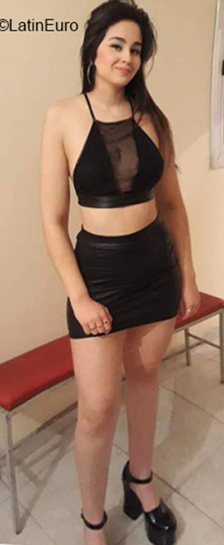 Date this pretty Argentina girl Mumi from La Rioja AR850