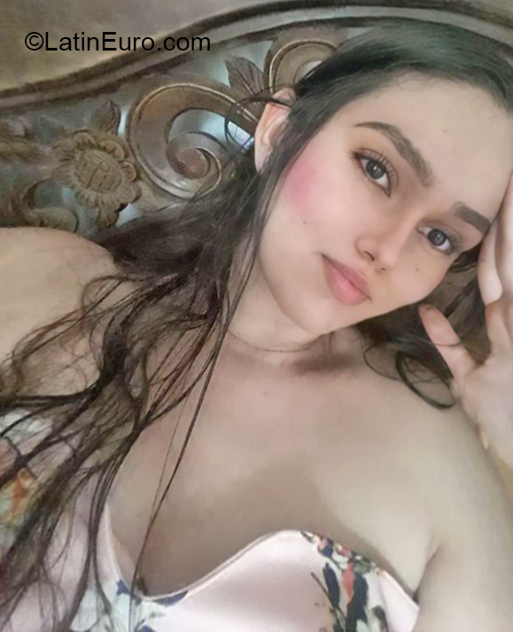 Date this young Colombia girl Karen from Medellin CO31394