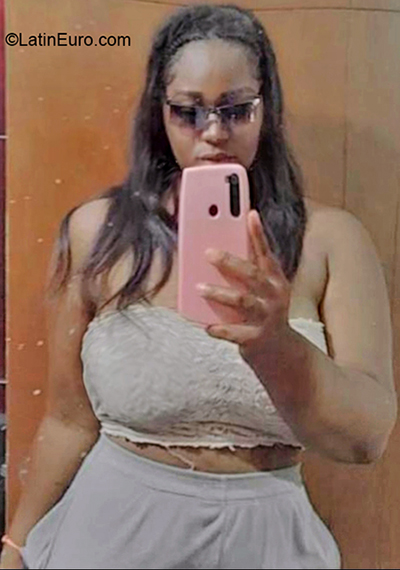 Date this voluptuous Colombia girl Maira from Medellin CO31576