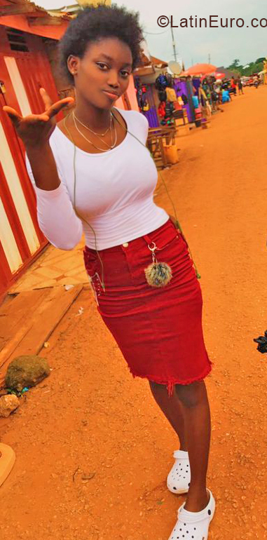 Date this delightful Ghana girl Clementine from Ghana GH184