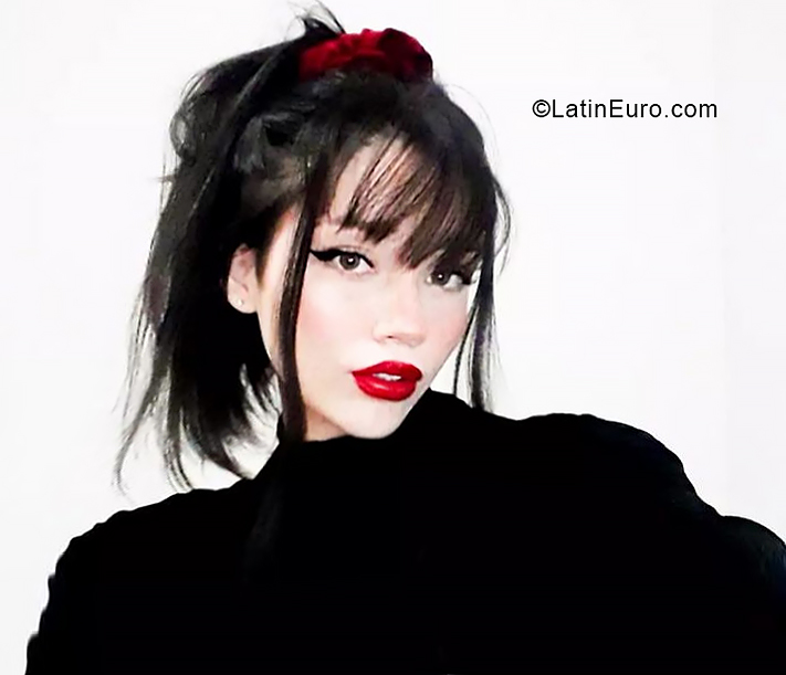 Date this charming Argentina girl Meli from Mendoza AR854