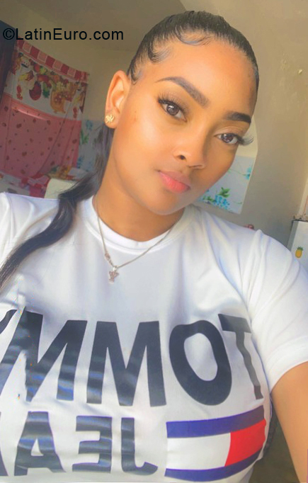 Date this exotic Dominican Republic girl Mariel from Santo Domingo DO40657