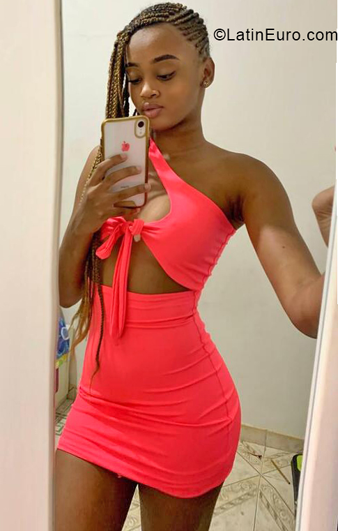 Date this stunning Colombia girl Valentina from Cali CO33805