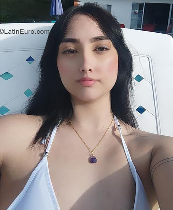 Date this nice looking Colombia girl Sara from Medellin CO31512