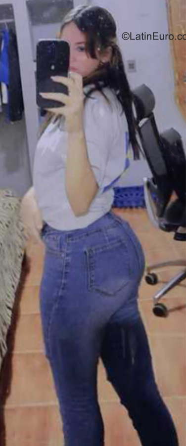 Date this attractive Venezuela girl Adriana from Barquisimento VE4174