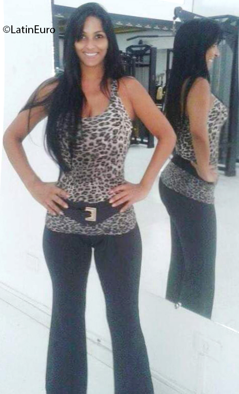Date this good-looking Brazil girl Veronica from Goiânia BR11800
