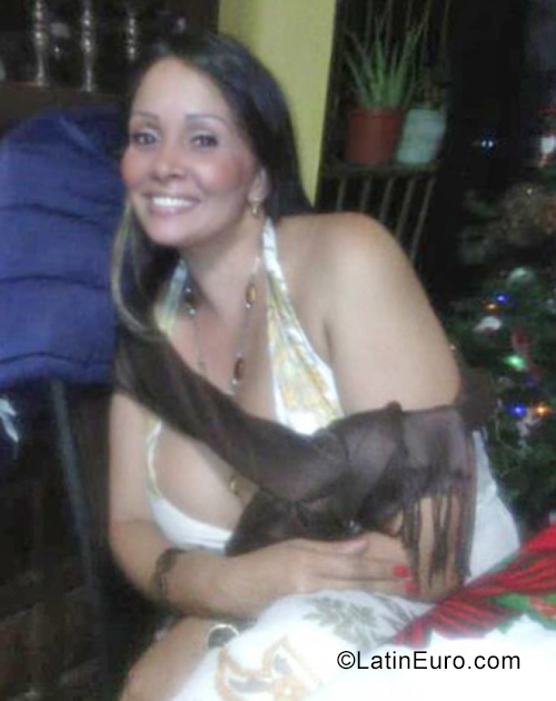 Date this gorgeous Venezuela girl Nela from Venezuela VE4196