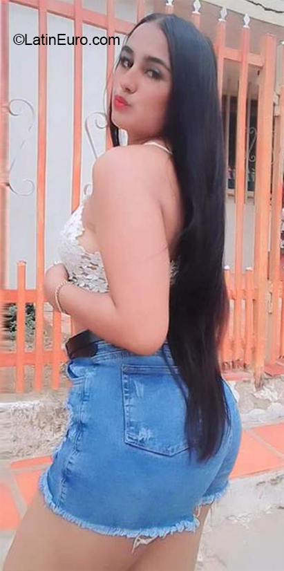 Date this nice looking Colombia girl Yenicza from Medellin CO32068