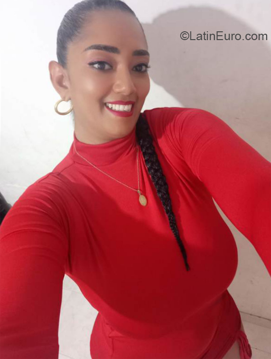 Date this gorgeous Colombia girl Yohanna from Cali CO33315
