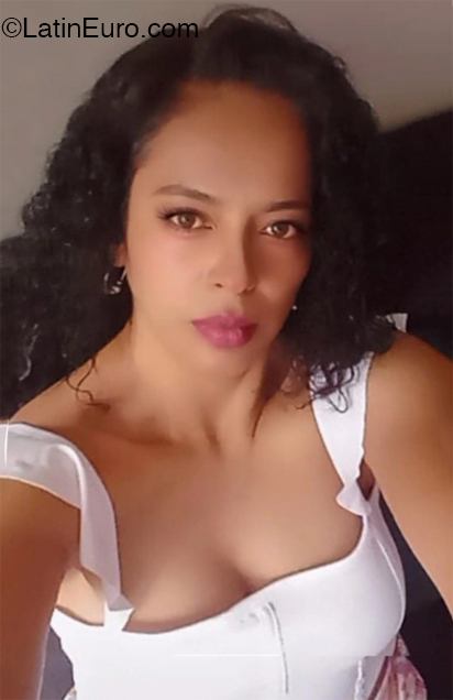 Date this foxy Colombia girl Isabella from Bogota CO32131