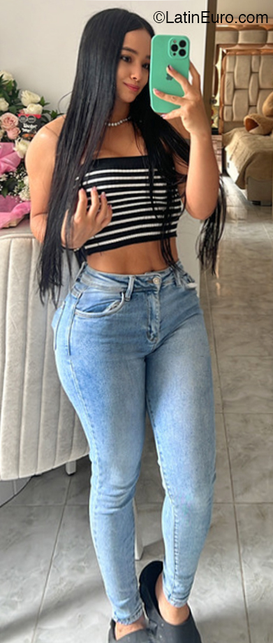 Date this foxy Colombia girl Sara from Medellin CO32180