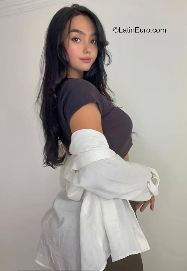 Date this pretty Colombia girl Valentina from Cali CO32199