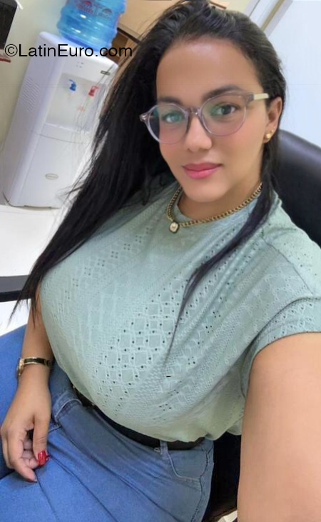 Date this sensual Dominican Republic girl Yinet from Constanza DO43599
