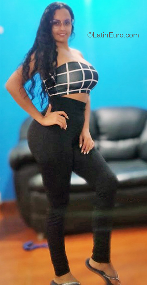 Date this foxy United States girl Andreina from Caracas CO32423