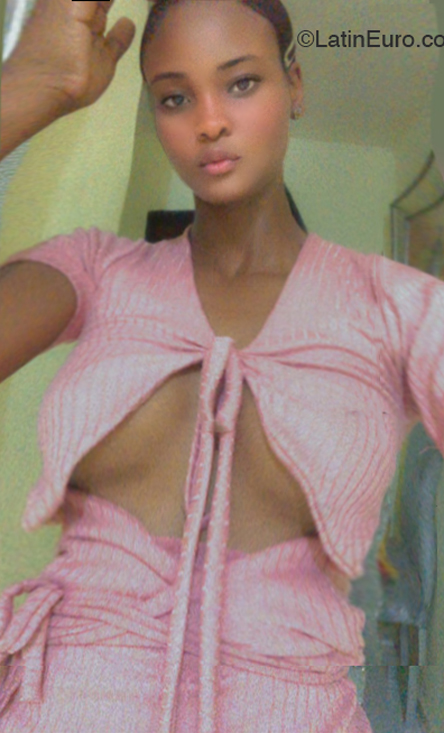 Date this sultry Dominican Republic girl Leida from Santo Domingo DO46434