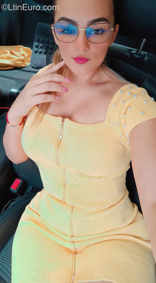Date this beautiful Colombia girl Isabel from Apartado CO32478