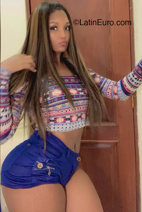 Date this cute Dominican Republic girl Nica from Santo Domingo DO47519