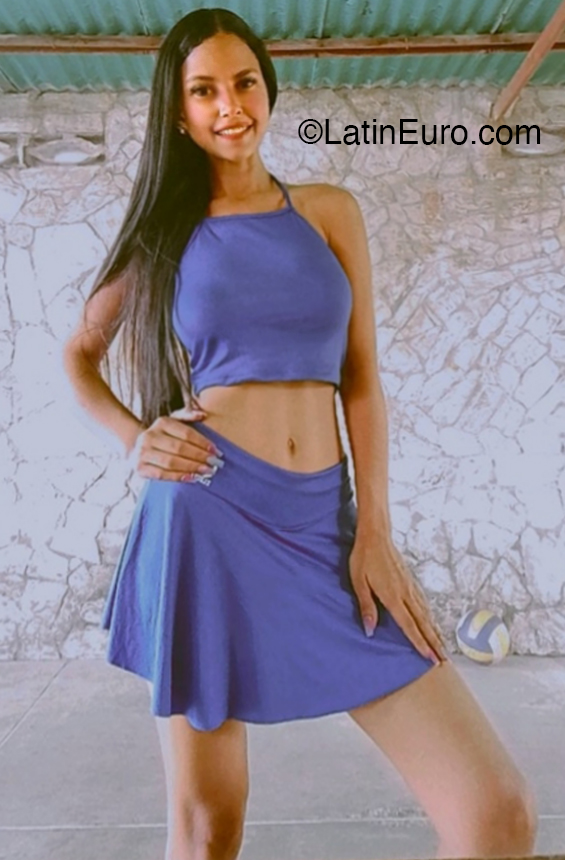 Date this good-looking Venezuela girl Mariana from  VE4586