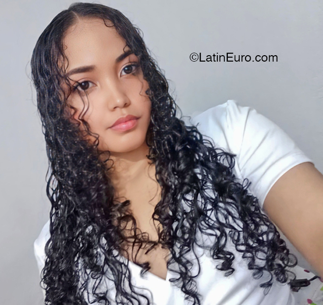 Date this young Colombia girl Maria from Medellin CO32576