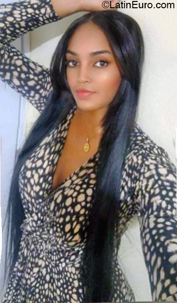 Date this attractive Dominican Republic girl Nallely from Santo Domingo DO50802