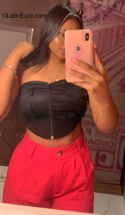 Date this hard body Dominican Republic girl Emelys from Santo Domingo Norte DO50827