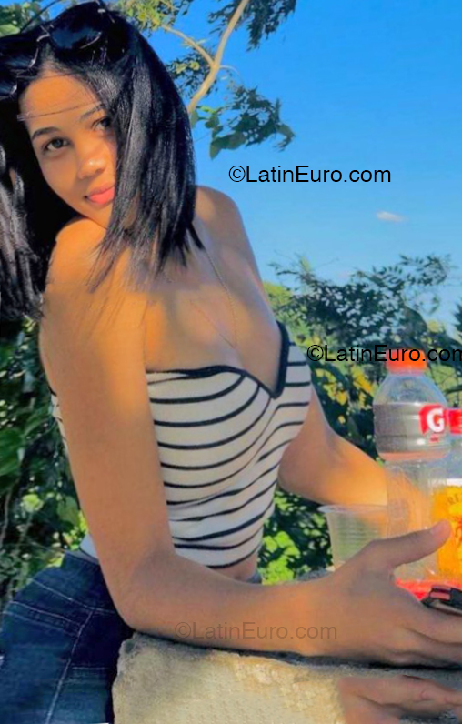 Date this gorgeous United States girl Mia from Santiago De Los Caballeros DO52016