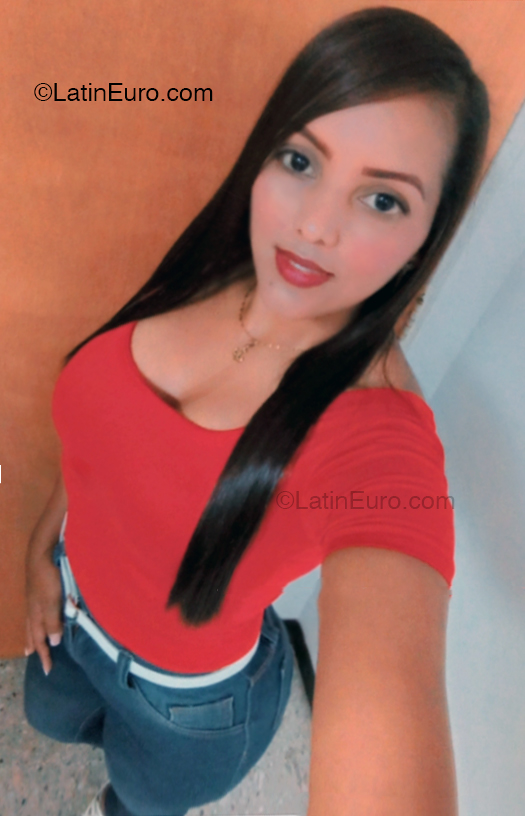 Date this pretty Venezuela girl Chiqui from Caracas VE4885