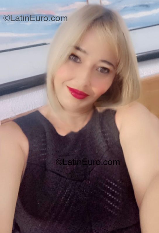 Date this sultry Venezuela girl Luna from Guanare VE4923