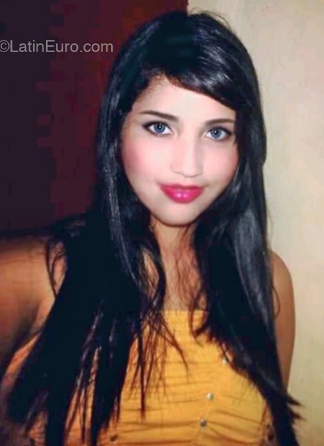 Date this foxy Venezuela girl Ginebra from Caracas VE4929