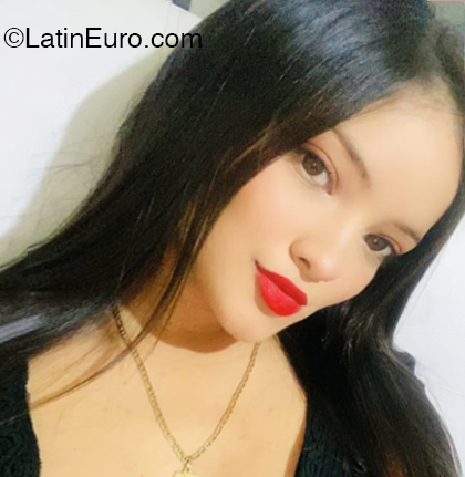 Date this hard body Colombia girl Mariana Serna from Cali CO33000