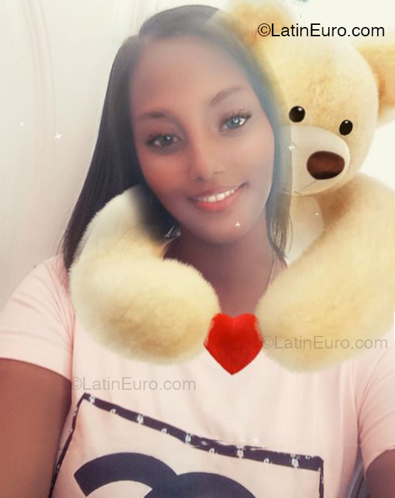 Date this stunning Dominican Republic girl Betz from Santo Domingo DO53107