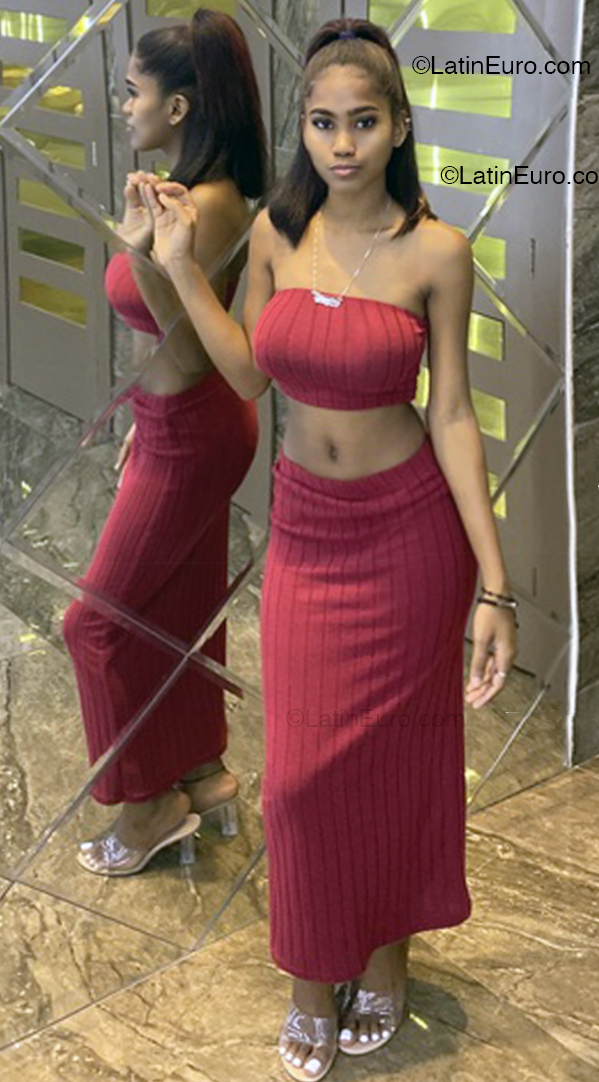 Date this happy Dominican Republic girl Esther from El seibo DO53194