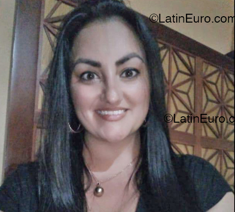 Date this gorgeous Costa Rica girl Yesenia from Alajuela CR553