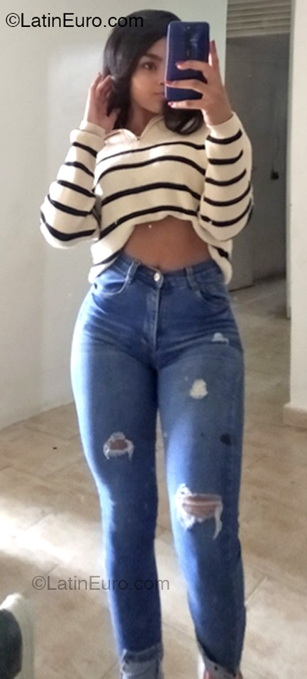 Date this tall Venezuela girl Ashly from Caracas VE5057