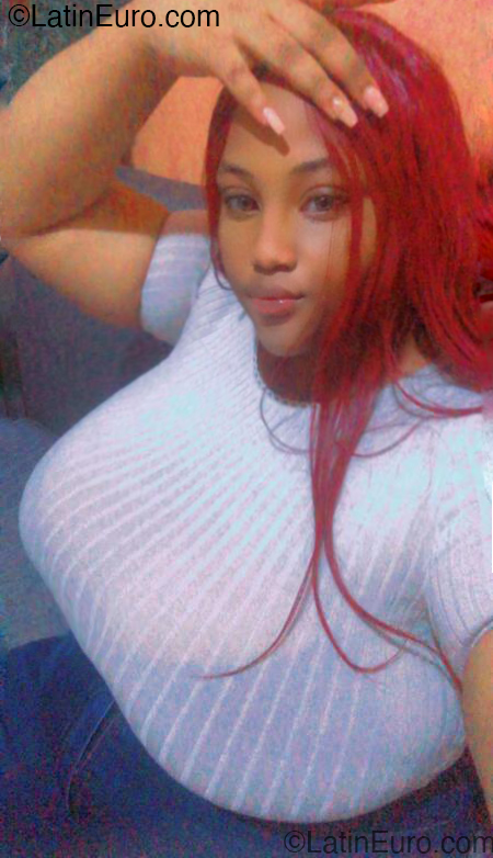 Date this good-looking Dominican Republic girl Iris from Santo Domingo DO53898