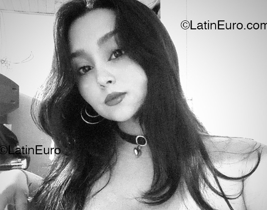 Date this nice looking Argentina girl Jenni from Buenos Aires AR981