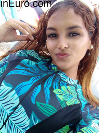 Date this voluptuous Venezuela girl LaMorena from Caracas VE5117