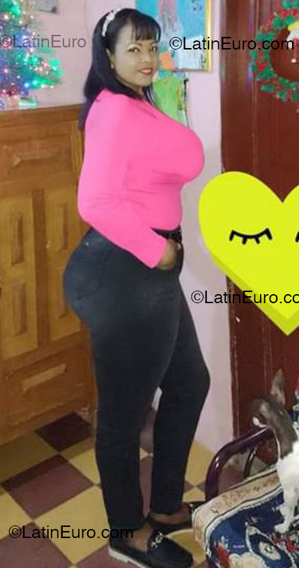 Date this stunning Colombia girl Yura from Bogota CO33615