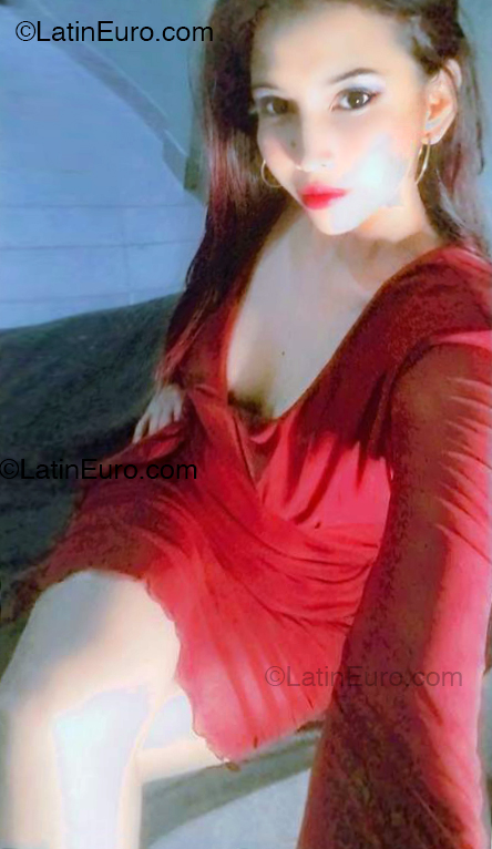 Date this hot Venezuela girl Anahis from Valencia VE5163