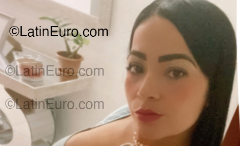 Date this georgeous Venezuela girl Angie from Caracas VE5204