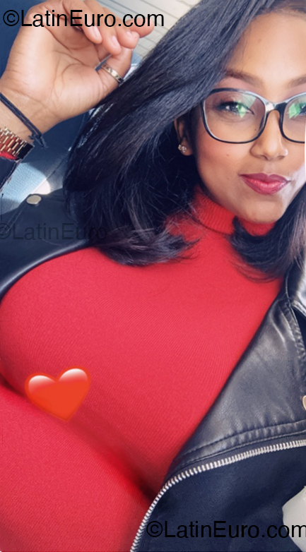 Date this fun Italy girl Rosaly from Ischia IT434