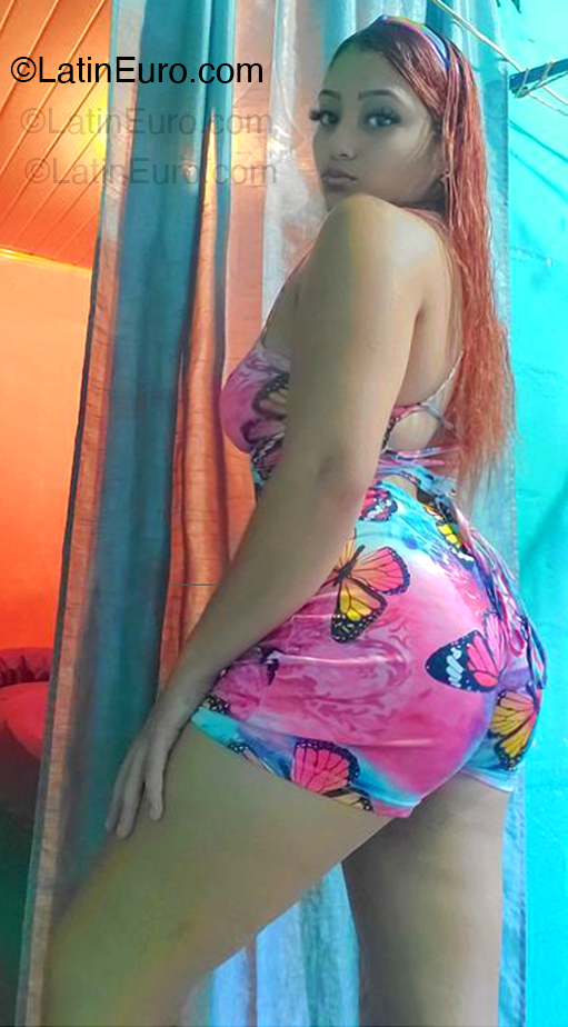Date this cute Trinidad and Tobago girl Paola from Port Of Spain TT117