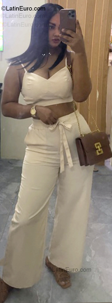 Date this foxy France girl Massiela from Paris FR382