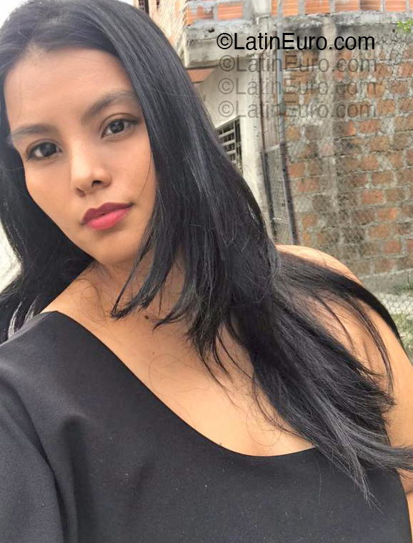 Date this tall Colombia girl Daniela from Bogota CO33325