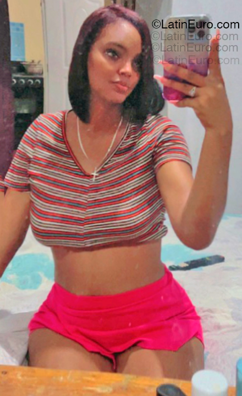 Date this attractive Dominican Republic girl Kiara from Sanchez Ramirez DO55017
