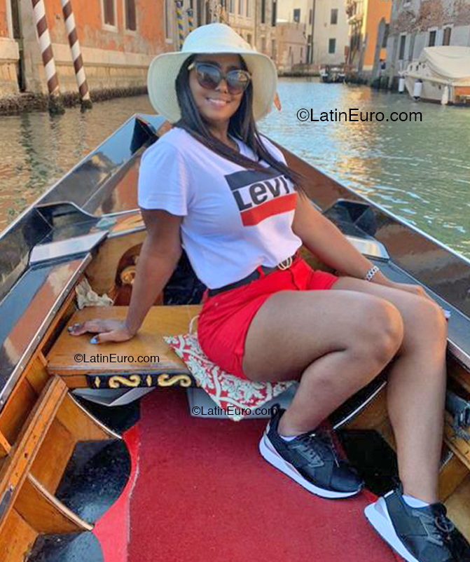 Date this sultry Italy girl Angelica from Verona IT444