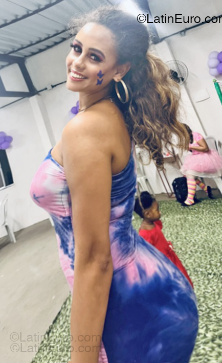 Date this stunning Brazil girl Adriele from Salvador BR12358